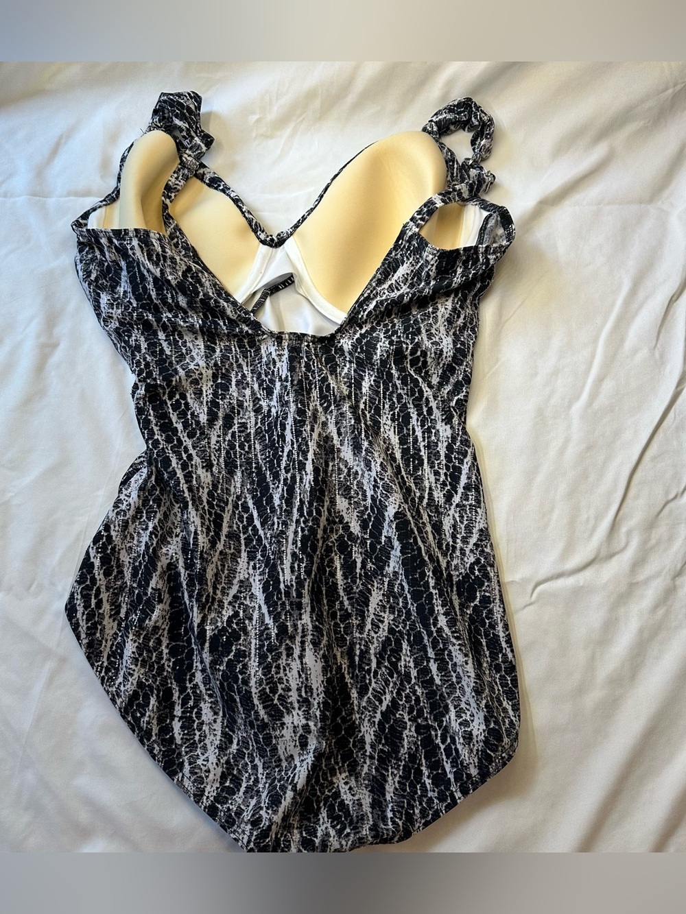 Miraclesuit Black and White Swimsuit - Picture 6 of 13